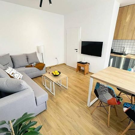 Millennium Bridge Cozy Apartment Top Location 波德戈里察 外观 照片